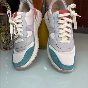 Clarks White and Pink Sneakers with Suede Mesh Upper